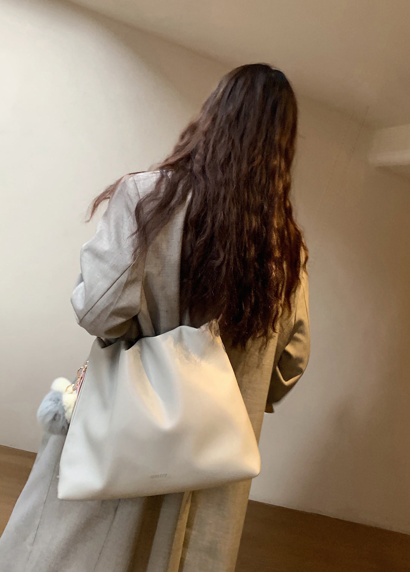 Women’s Bucket Tote Bag Zipper Closure Soft PU Leather Large Capacity Morandi Niche High Sense One Shoulder Tote Bag