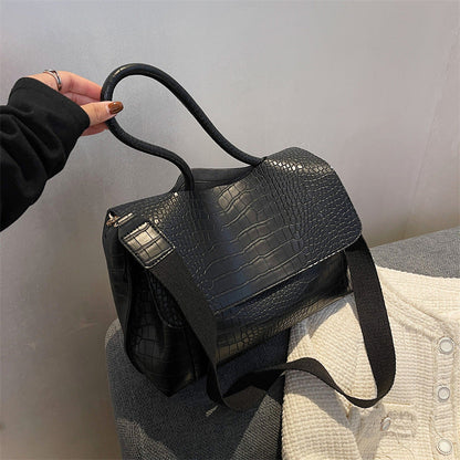 Bag female large capacity 2026 new fashion messenger bag autumn and winter single shoulder commuting tote bag
