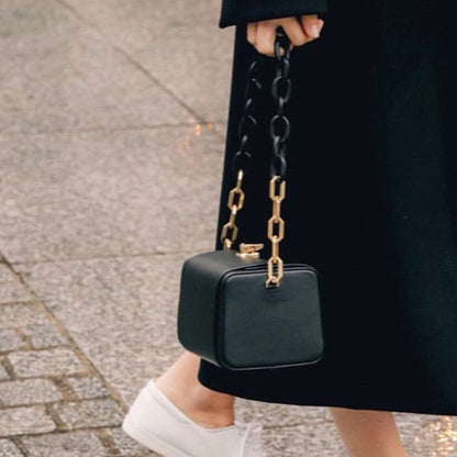 Welcome Vintage Acrylic Chain Box-shaped Fashion Messenger Bag With Long Strap